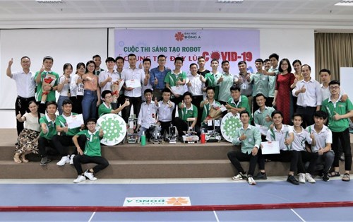 Hào hứng cuộc thi robot “Chung tay đẩy lùi Covid-19” của khoa Điện - Điện tử
