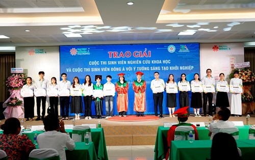 Trao giải hai cuộc thi sinh viên nghiên cứu khoa học và khởi nghiệp 2023