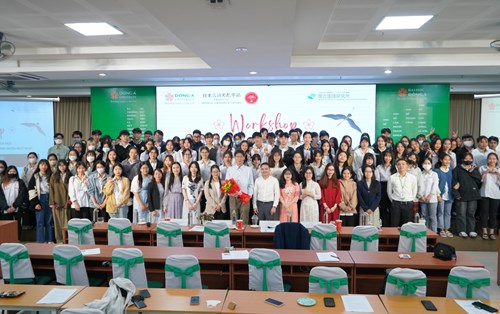 Giáo sư Nhật Bản định hướng nghiên cứu cho giảng viên và sinh viên Đại học Đông Á