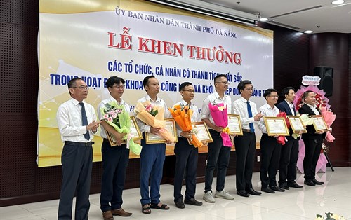 Đại học Đông Á có tác giả bài báo khoa học xuất sắc được TP Đà Nẵng tặng bằng khen trong hoạt động KH&CN